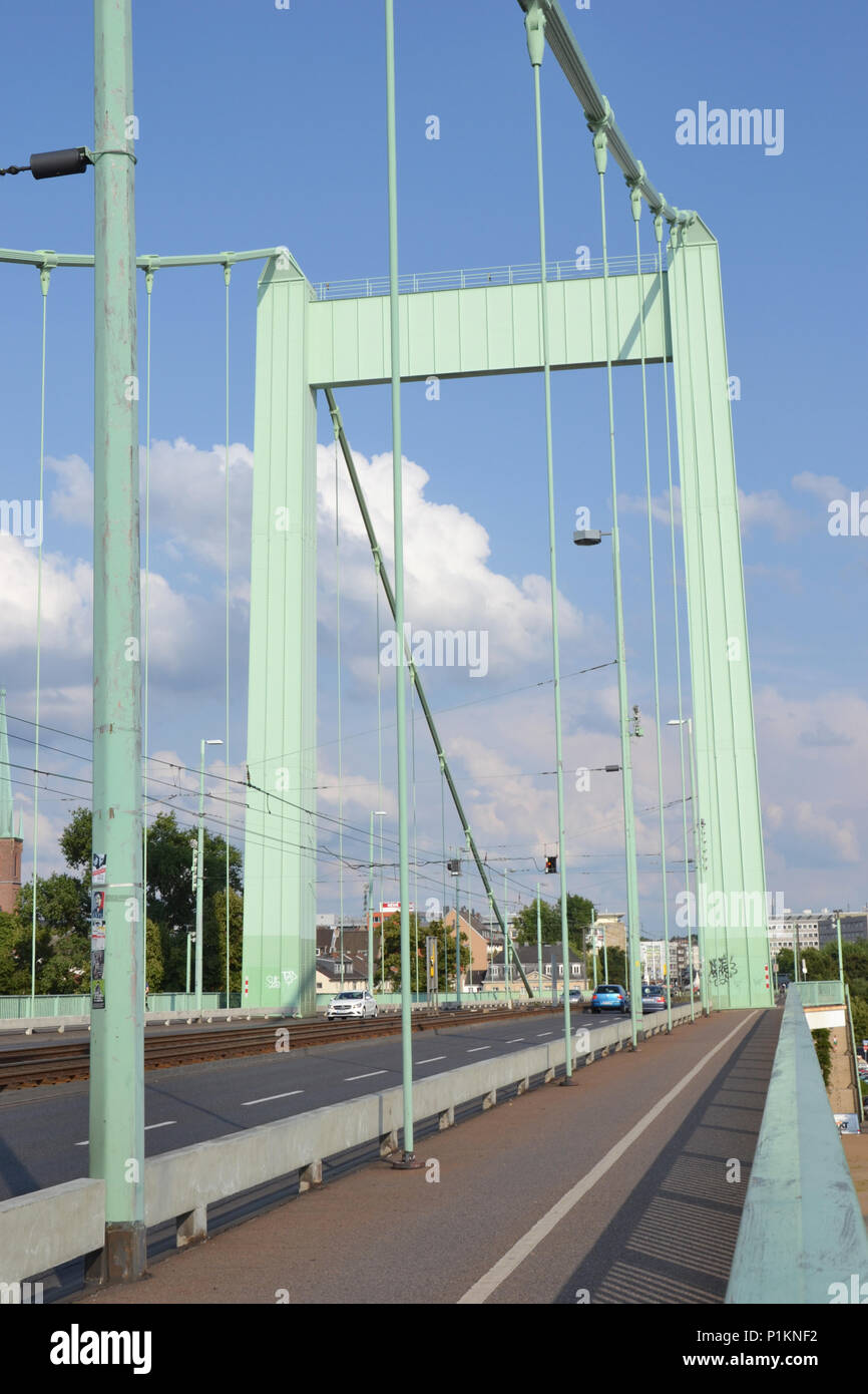 Der Mülheimer Brücke in Köln 2014 sterben Stockfoto