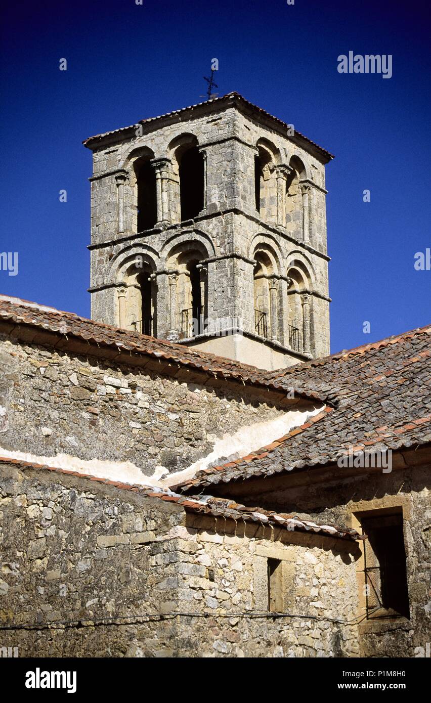 Pedraza, Iglesia San Juan Bautista Kirche und Glockenturm (romanische Architektur s. XII). Stockfoto