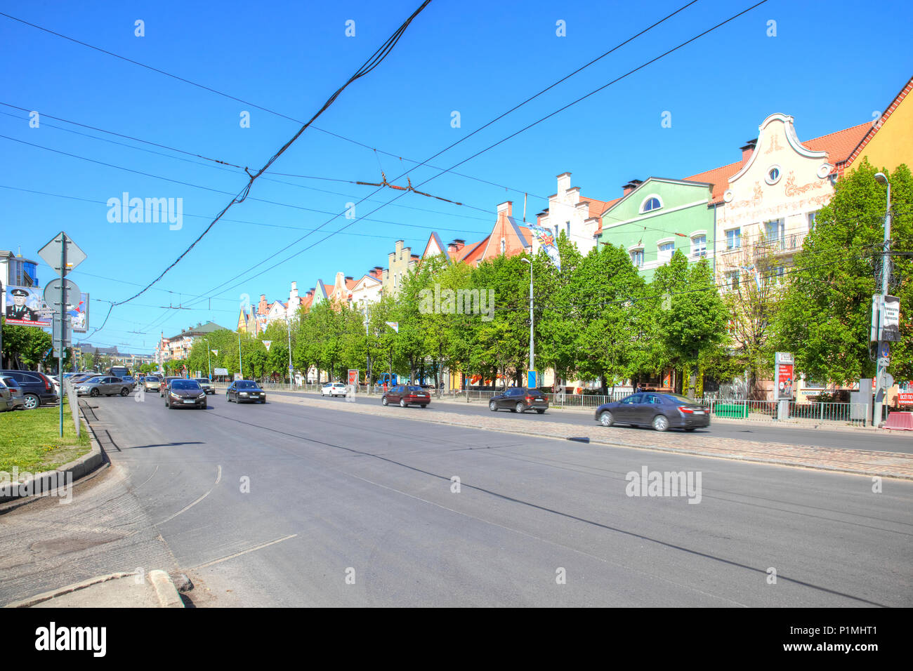 KALININGRAD, Russland - Mai 04.2018: Fassade eines schön restaurierten Haus am Leninsky Prospekt Stockfoto