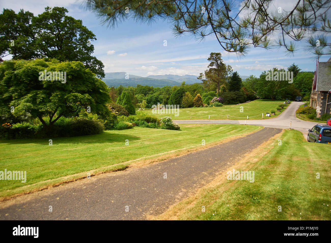 Holehird Gardens ist eine umfangreiche, 10 Hektar großen Gelände in der Nähe von Windermere, Cumbria, England. Es ist die Heimat der Lakeland Gartenbaugesellschaft Stockfoto