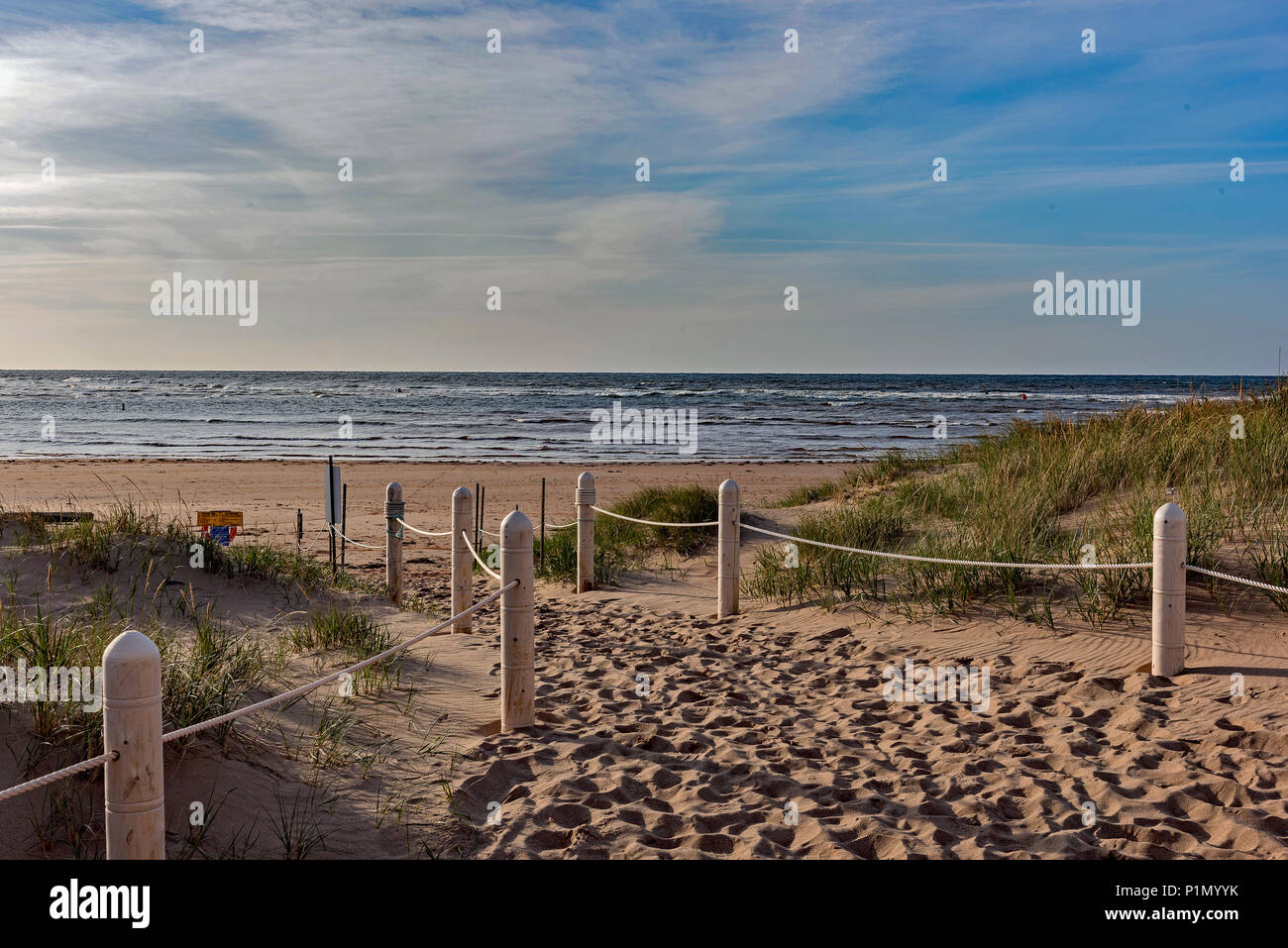 Gehweg bis zum Golf von St. Lawrence aus dem Covehead Hafen Leuchtturm, Prince Edward Island, Kanada. Stockfoto