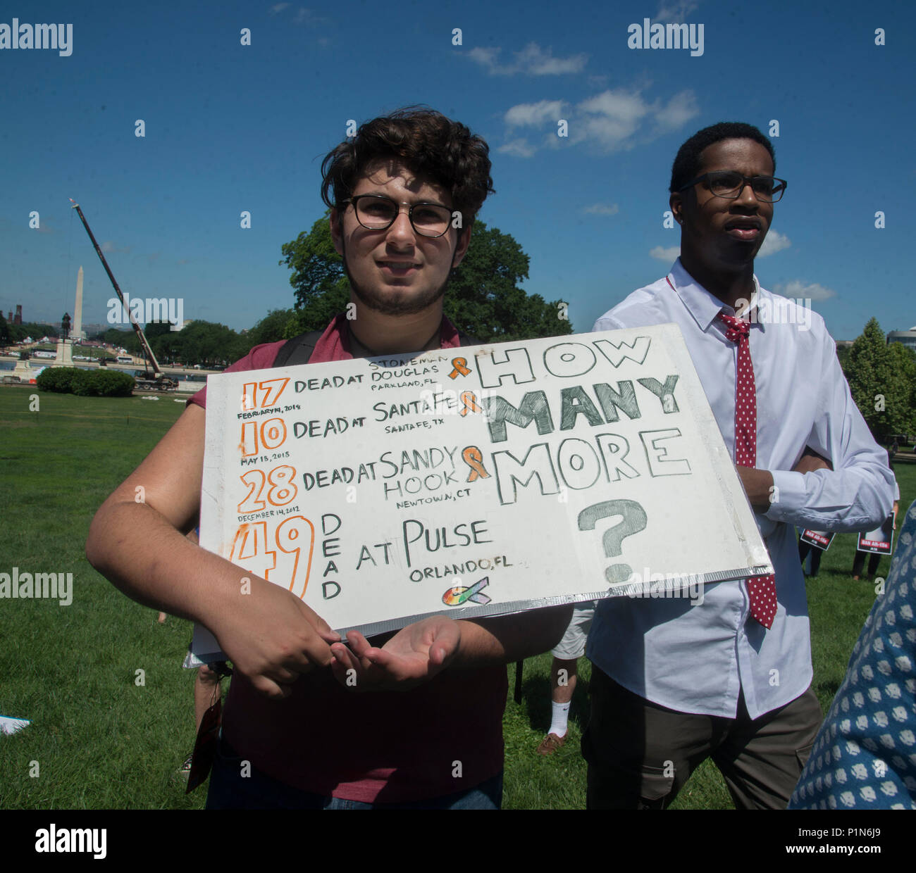 Washington DC, 1. Juni 2018, USA: Studenten und andere Aktivisten aus dem ganzen Land Phase 'Die-in' auf dem Gelände der US Capitol zu Waffengewalt in Amerika protestieren. Patsy Lynch/MediaPunch Stockfoto