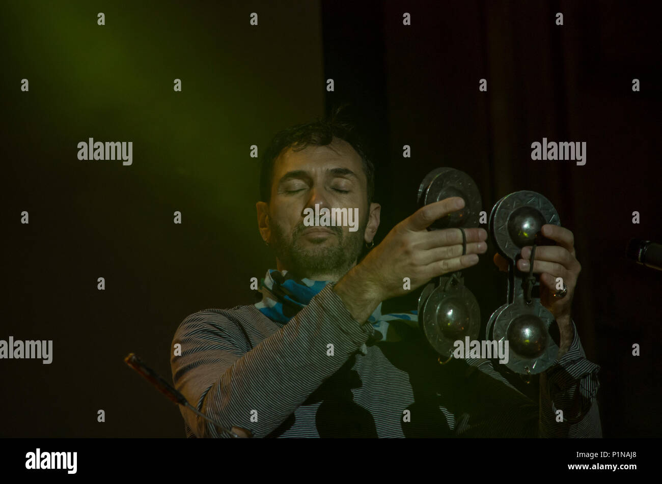 Madrid, Spanien. 12 Juni, 2018. Filastine & Nova am Platz Santa Ana in Madrid für die Öffnung der ZIP-Festival von Teatro Español mit ihrer Show "Drapetomania" Credit: Lora Grigorova/Alamy Leben Nachrichten organisiert Stockfoto