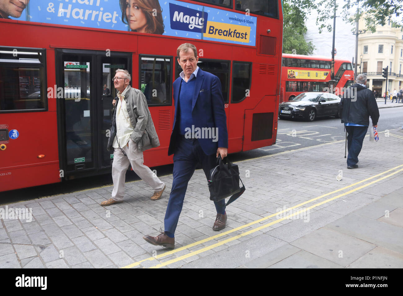 London, Großbritannien. 12. Juni 2018. Der ehemalige Sprecher der Downing Street und politischen Adjutant zum Britischen Premierminister Tony Blair ist beschmutzt zu Fuß in den Strang in London Credit: Amer ghazzal/Alamy leben Nachrichten Stockfoto