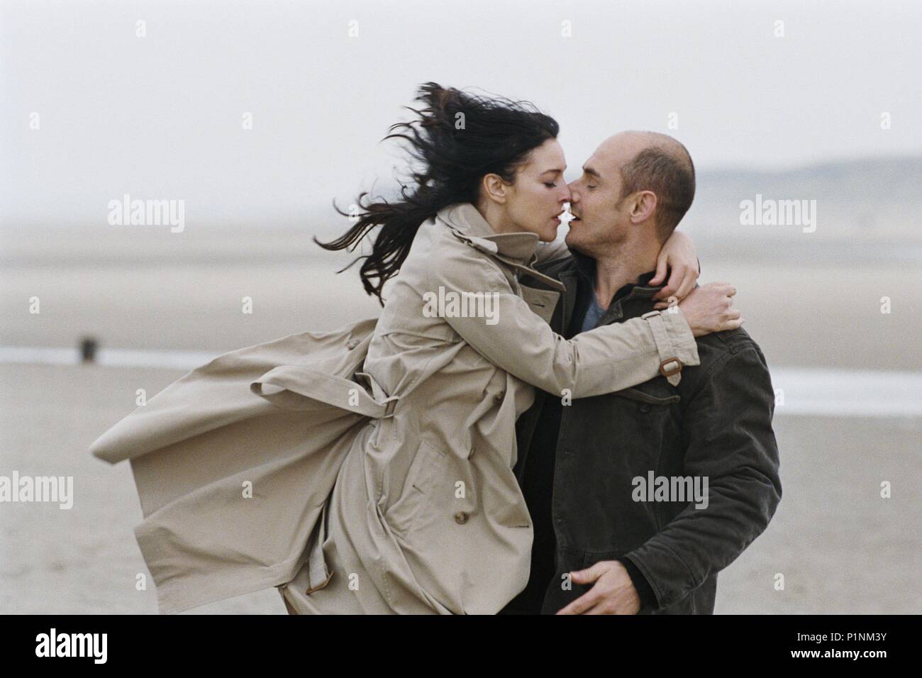 Original Film Titel: COMBIEN TU M'ZIELT?. Englischer Titel: COMBIEN TU M'ZIELT?. Regisseur: Bertrand Blier. Jahr: 2005. Stars: Monica Bellucci, BERNARD CAMPAN. Credit: FIDELITE PRODUKTIONEN/Album Stockfoto