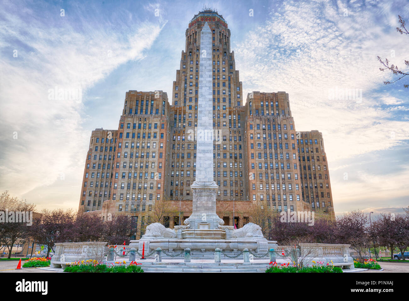 BUFFALO, NY - 15. MAI 2018: Buffalo Stadt Gebäude und McKinley Denkmal in Buffalo, New York Stockfoto