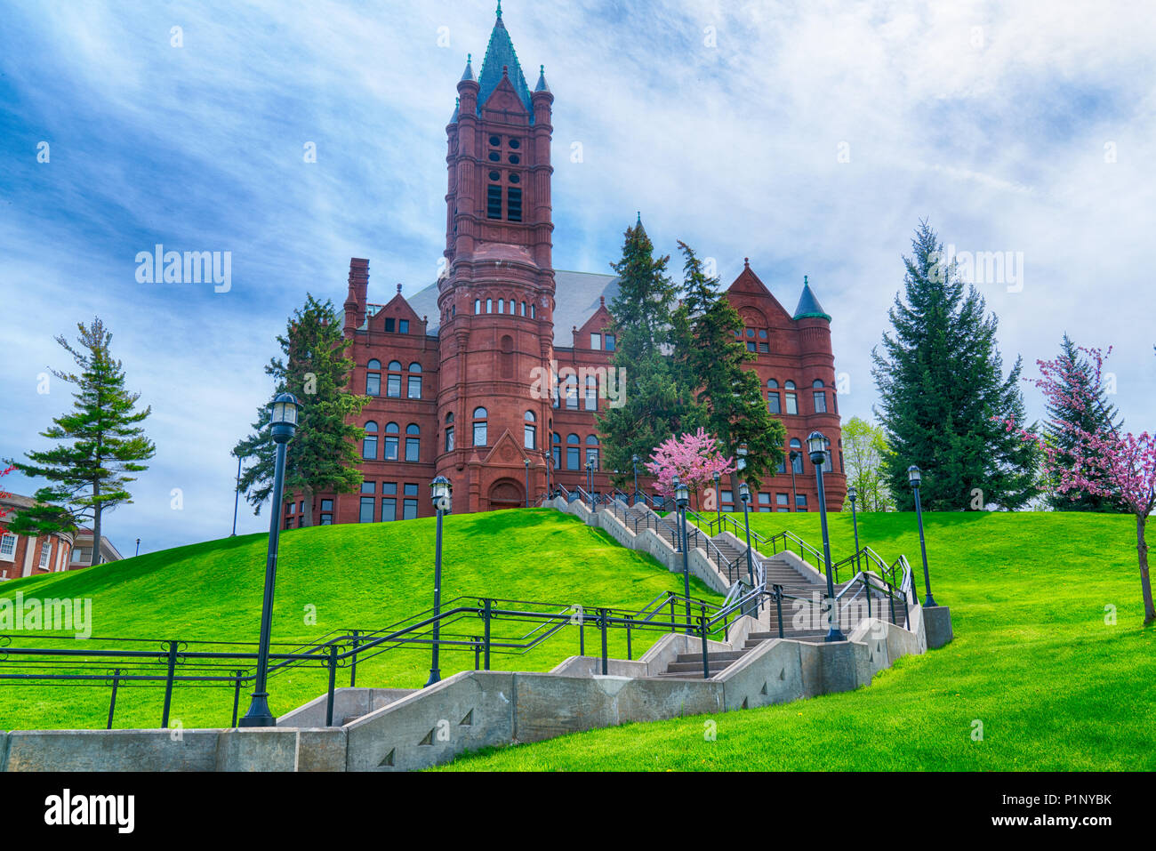 SYRACUSE, NY - 14. MAI 2018: Historische Hochschule für Bildende und Darstellende Kunst Gebäude an der Syracuse University, New York Stockfoto