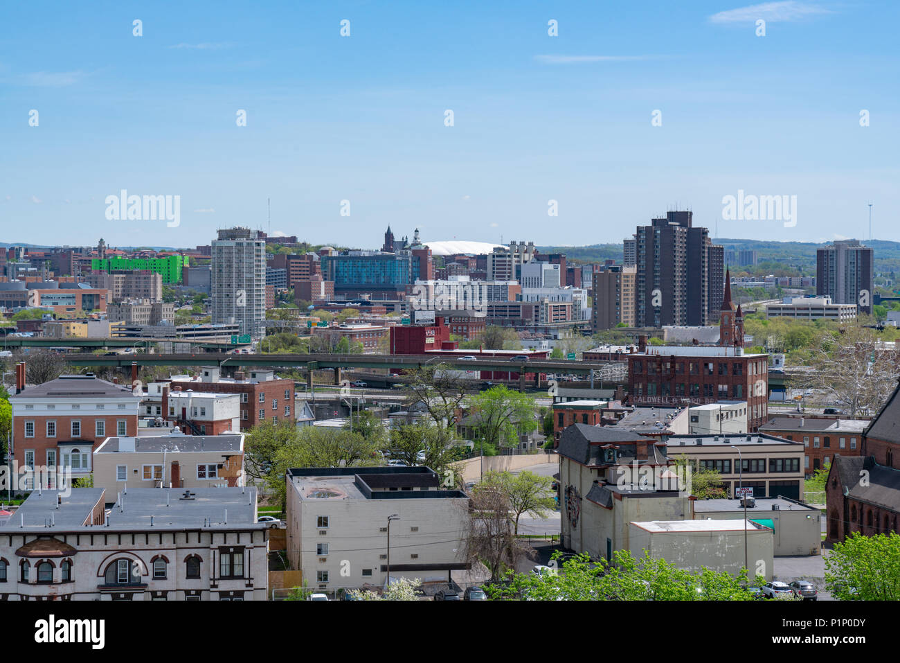 SYRACUSE, NY - 14. MAI 2018: Tagsüber Skyline von Syracuse, New York Stockfoto