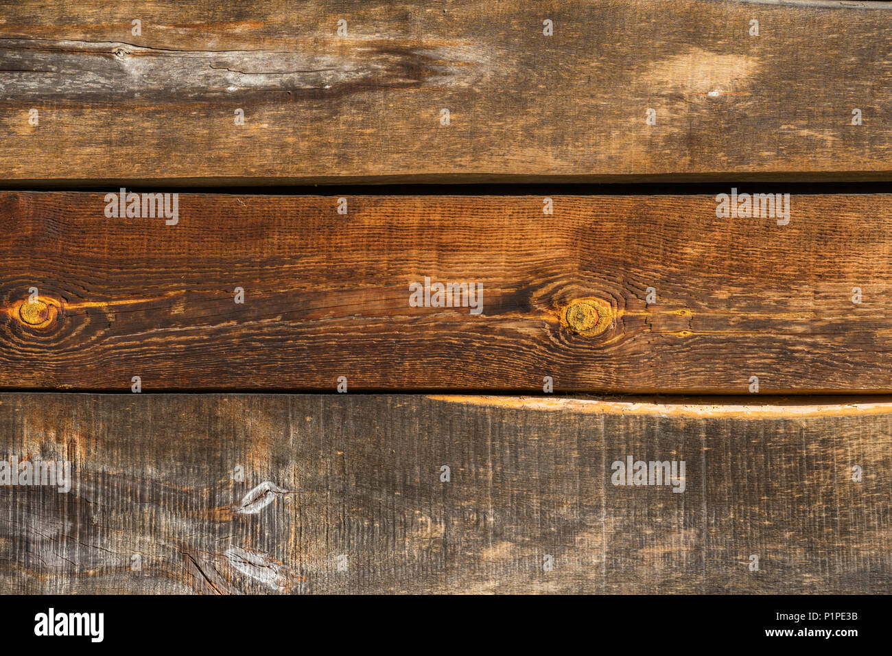 Natürliche Holzoberfläche, Textur close-up. Rustikal horizontalen Holzbohlen mit Risse, Kratzer für moderne grunge Design, Muster, Hintergrund, Kopie Raum Stockfoto