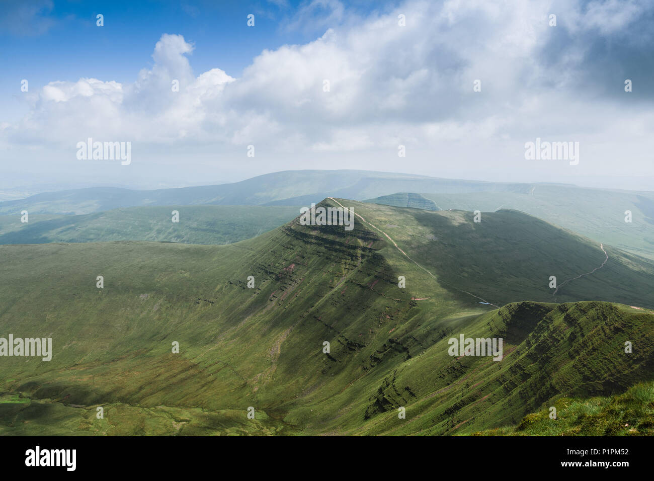 Ein Blick von Oben auf Pen Y Fan - dem höchsten Berg im Süden Großbritanniens (südlich von Snowdonia). Wales, Großbritannien Stockfoto