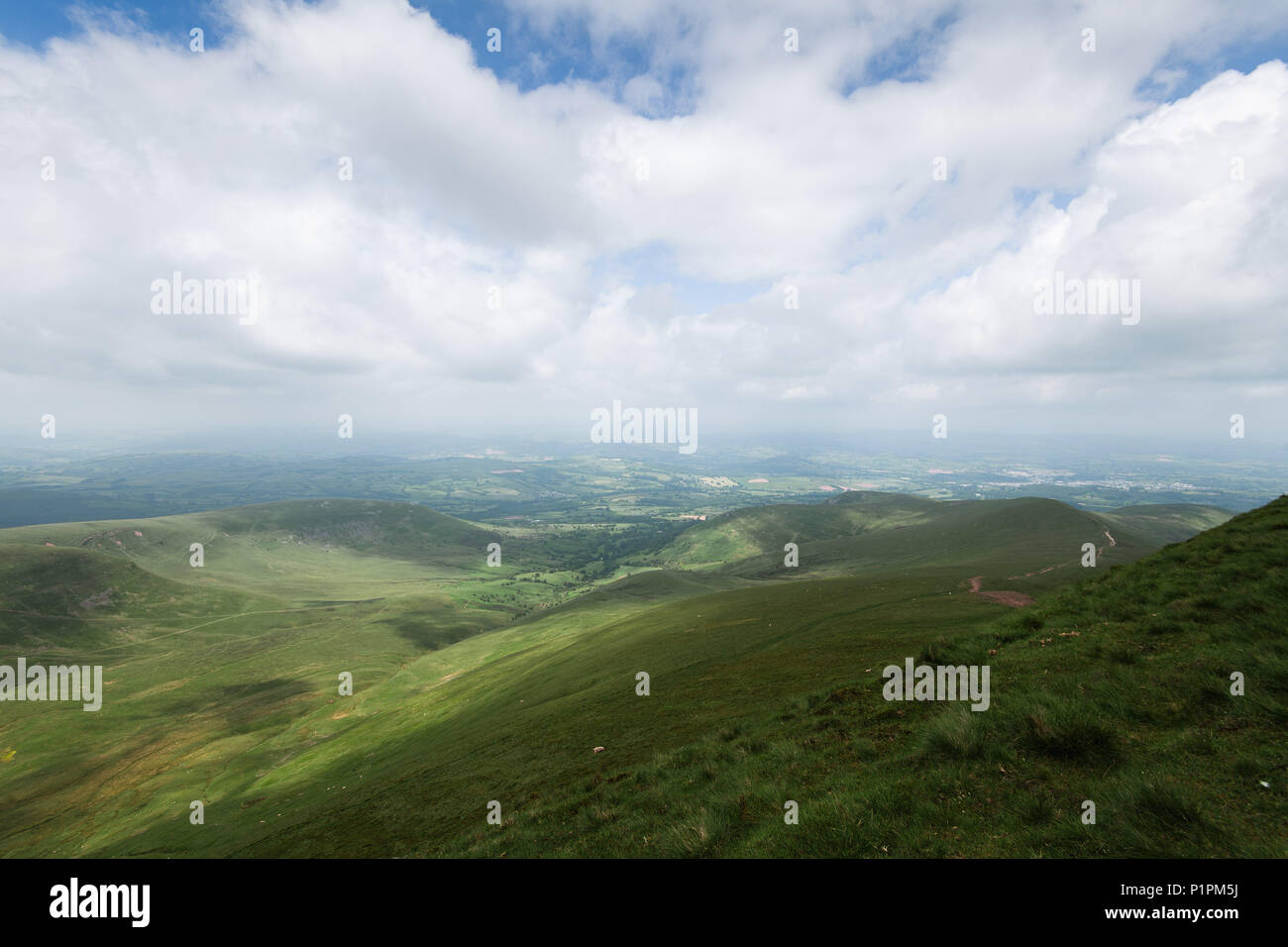 Ein Blick von Oben auf Pen Y Fan - dem höchsten Berg im Süden Großbritanniens (südlich von Snowdonia). Wales, Großbritannien Stockfoto