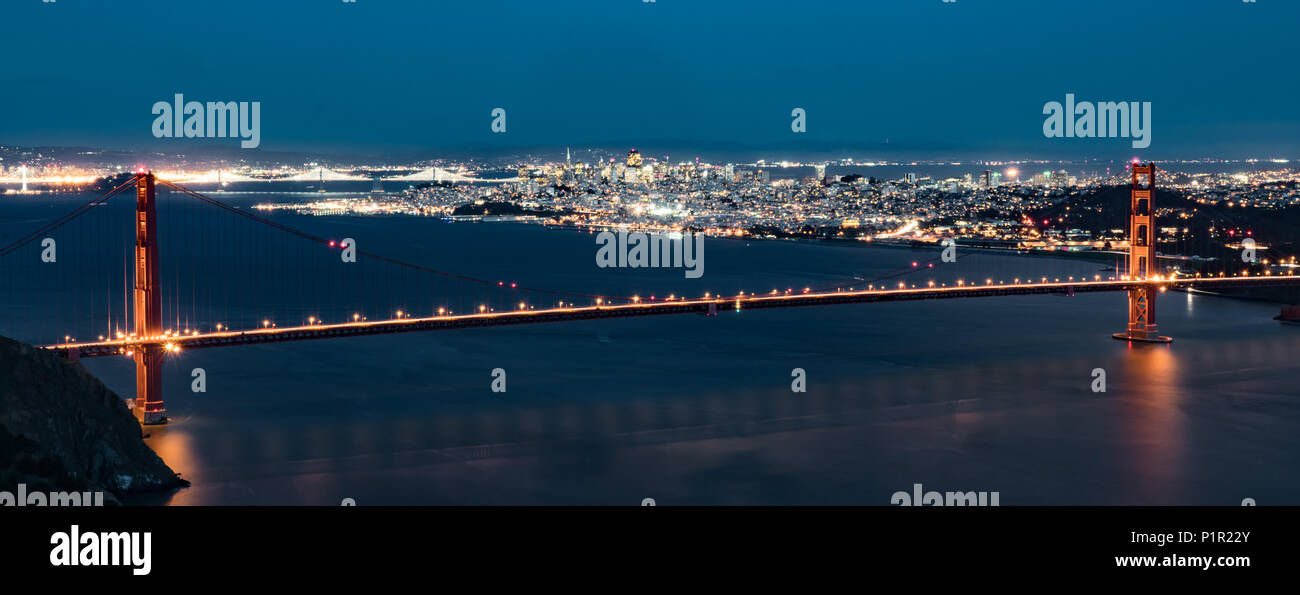 San Francisco, Clifornia Skyline bei Nacht mit Golden Gate Bridge Stockfoto