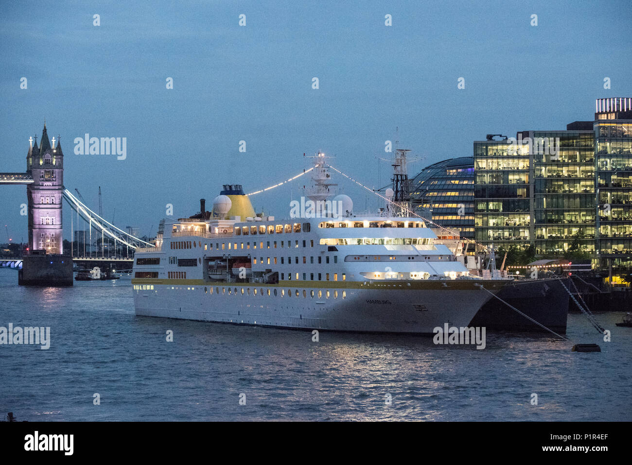 London, UK, der MS Hamburg im Hafen Stockfoto