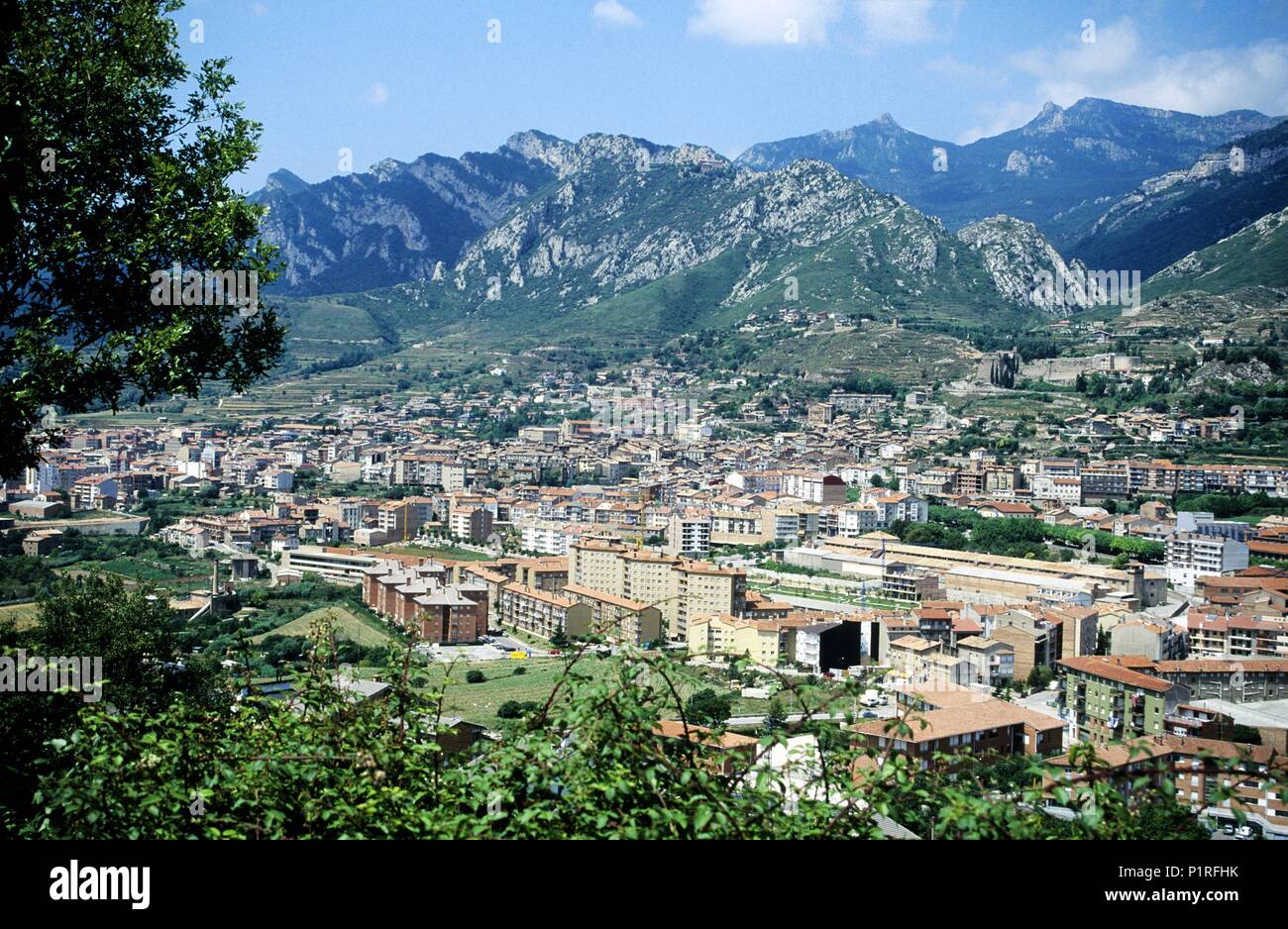 Berga, die Stadt und die Sierra/Serra del Cadi Mountain Range. Stockfoto
