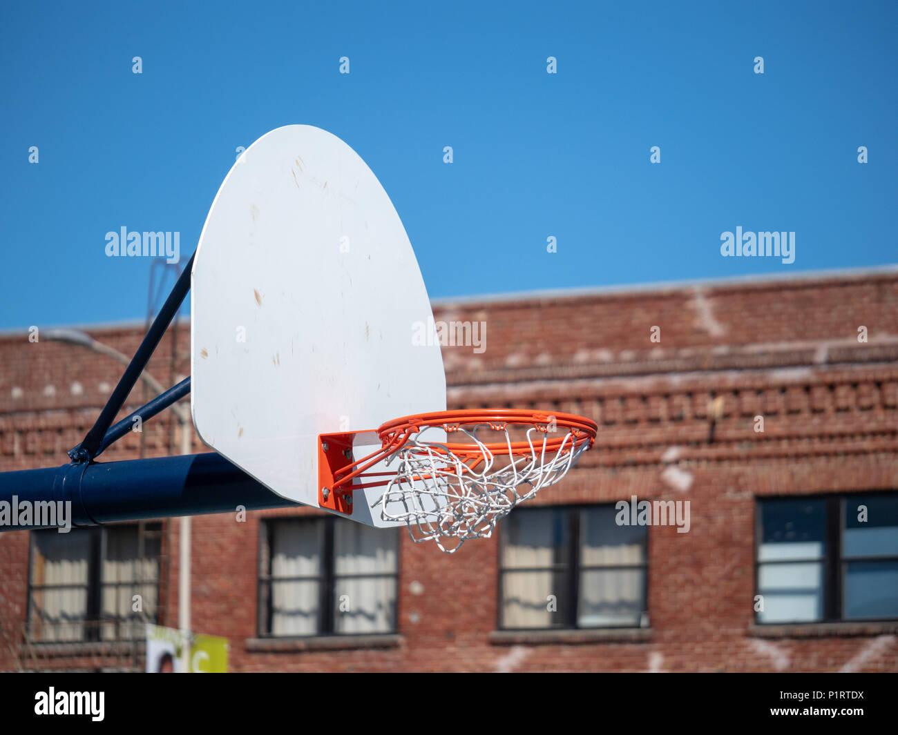 Ein basketballkorb mit dem Net zischenden Nach einem Schuß gemacht Stockfoto