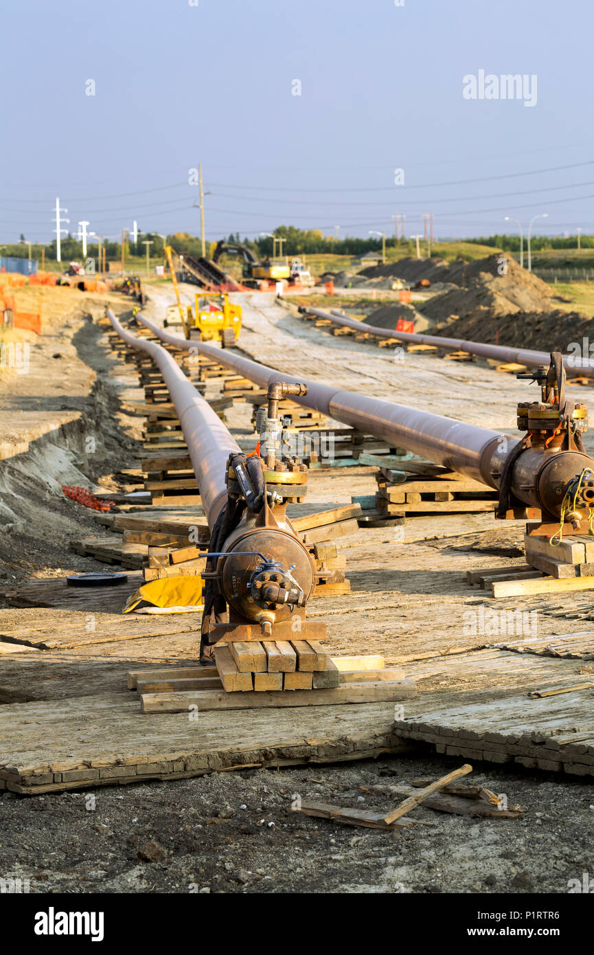 Twin Pipeline in Bau, Calgary, Alberta, Kanada Stockfoto