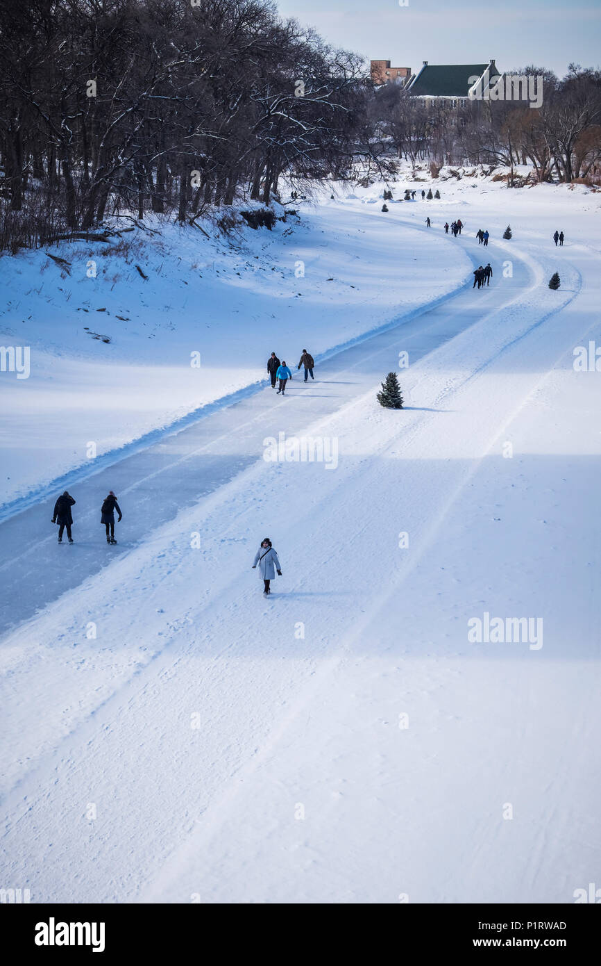 Die Laufen und Skaten entlang des Roten Flusses gegenseitige Trail, Winnipeg, Manitoba, Kanada Stockfoto
