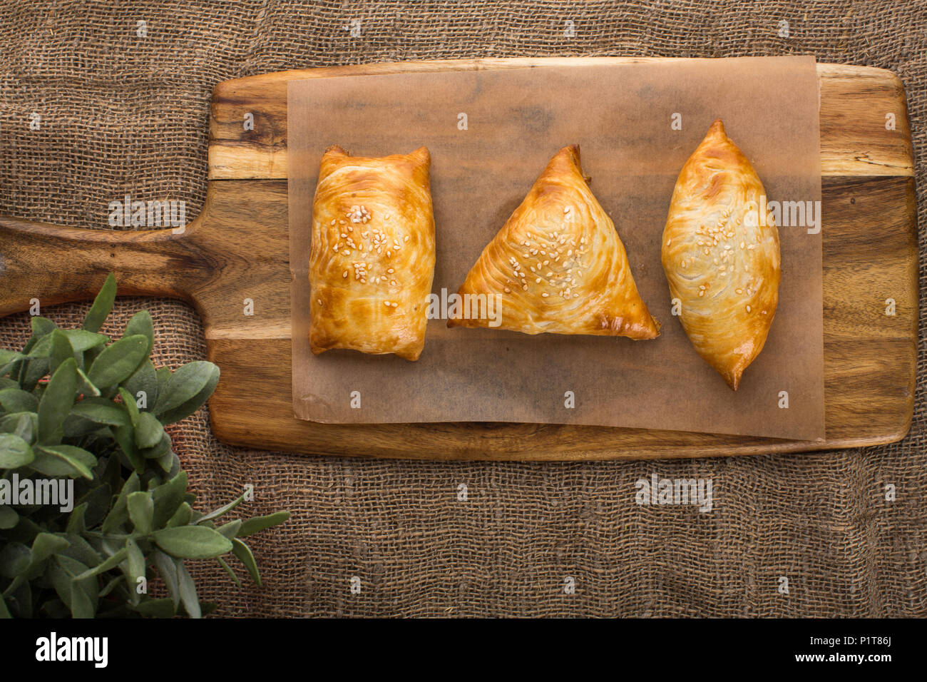 Leckere Brötchen in verschiedenen Formen Stockfoto