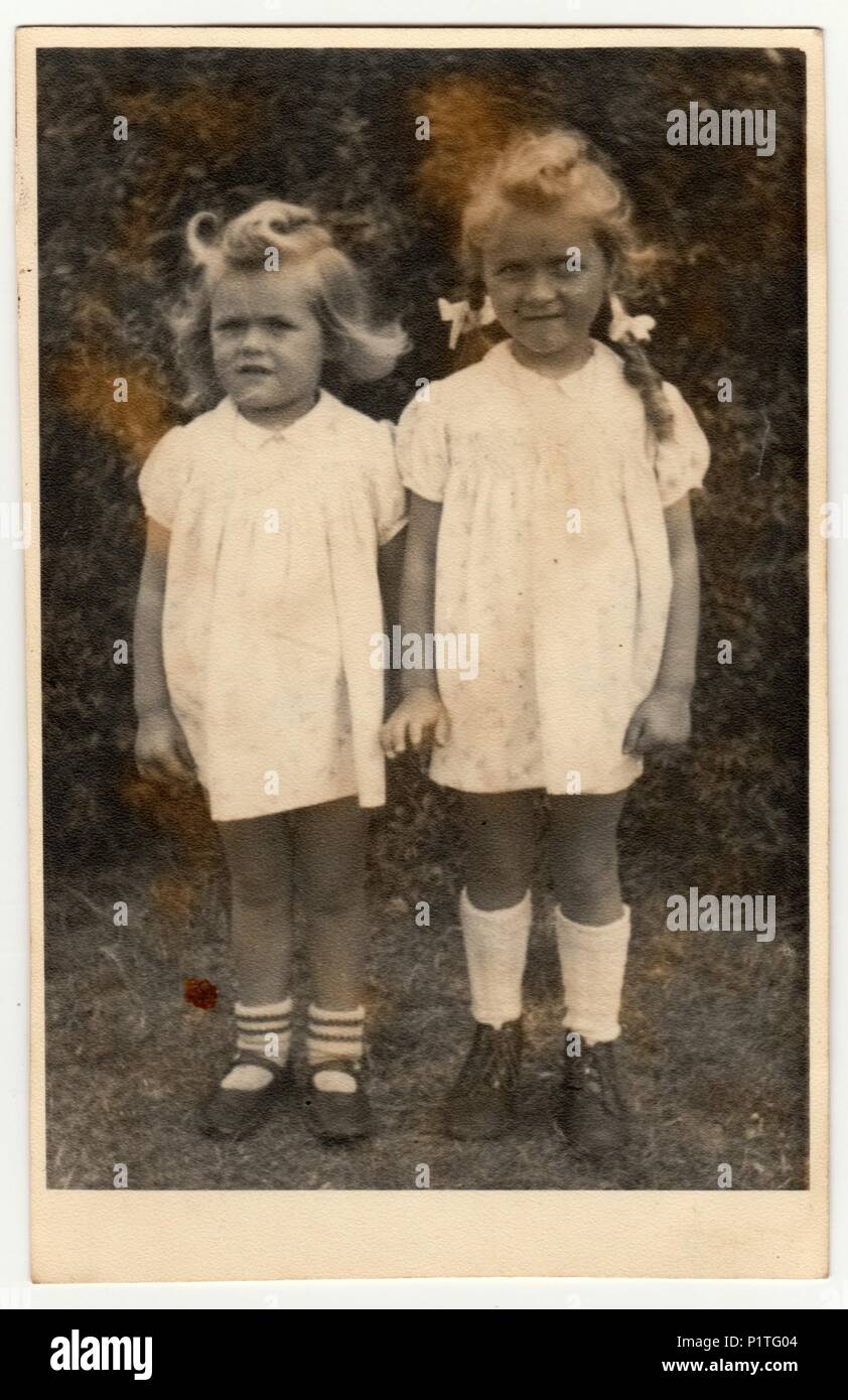 Madchen Kleider 50er Jahre Kleider Stockfotos Und Bilder Kaufen Alamy