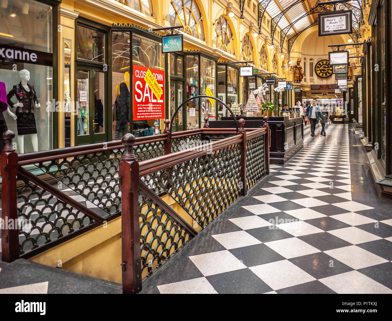 Innenraum der Royal Arcade - einem historischen Einkaufspassage im zentralen Geschäftsviertel von Melbourne. VIC Australien. Stockfoto