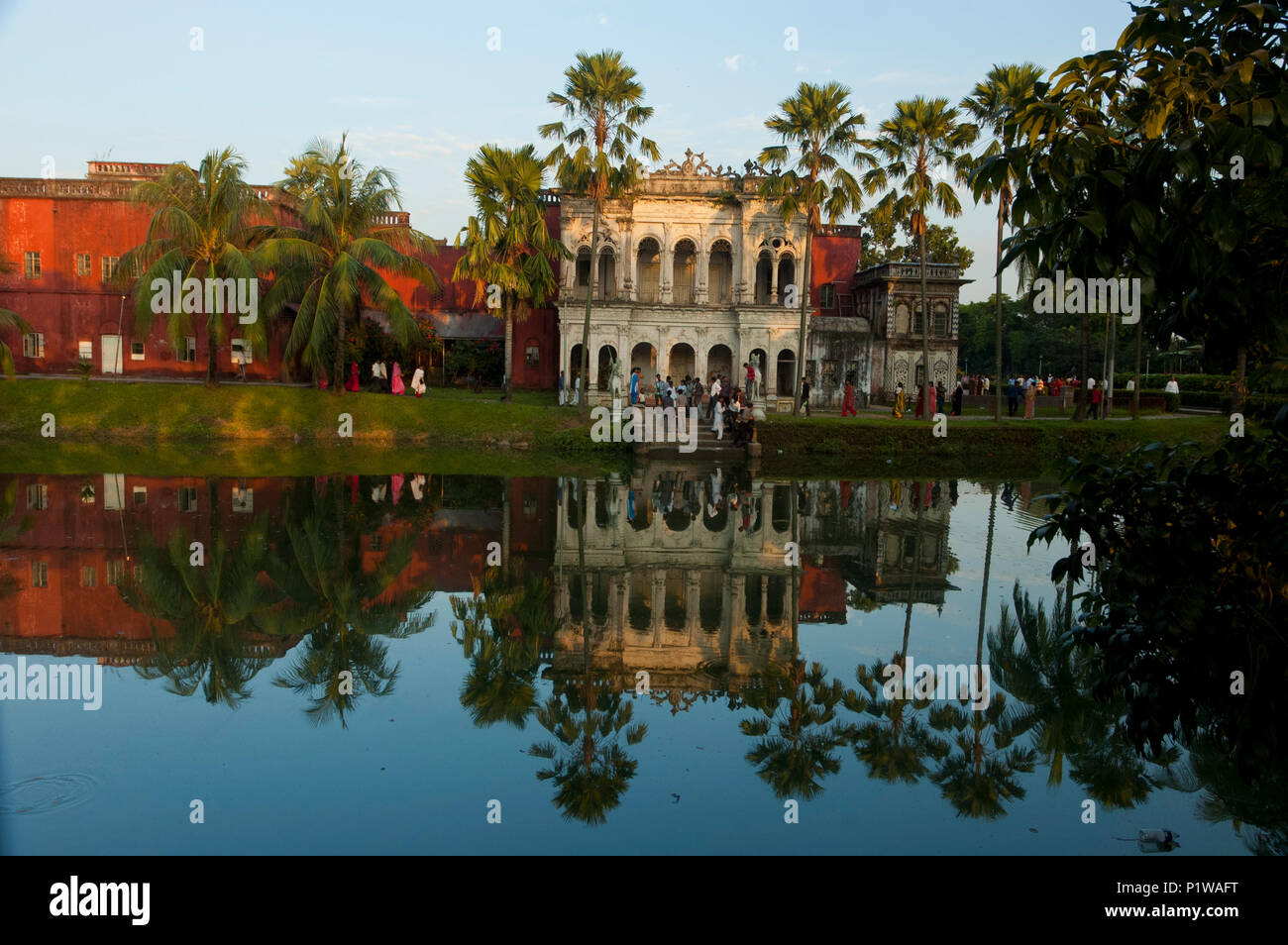 Der Baro Sardar Bari in Sonargaon. Es ist eines der schönsten Beispiele einer Wohnanlage der Kolonialzeit, erbaut auf den Ruinen einer früheren Musli Stockfoto