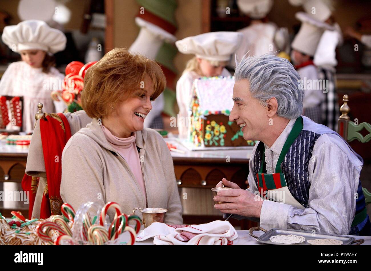 Original Film Titel: Santa Clause 3: The Escape Clause. Englischer Titel: The Santa Clause 3: The Escape Clause. Regisseur: MICHAEL LEMBECK. Jahr: 2006. Stars: ANN- MARGRET; Martin Kurz. Credit: SANTA FROST PRODUKTIONEN/WALT DISNEY PICTURES/BOXING CAT FILMS/Lederer, Joseph/Album Stockfoto