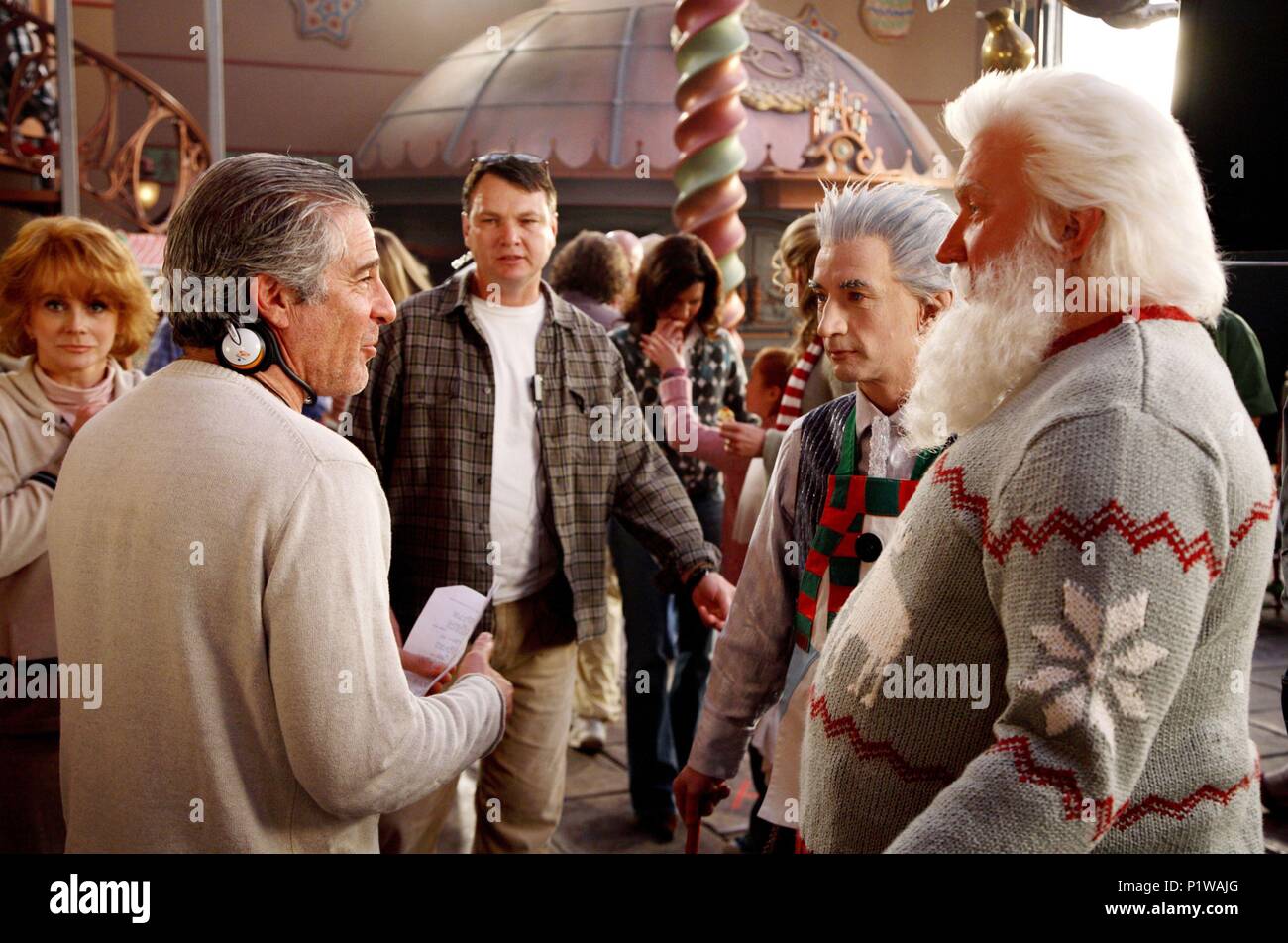 Original Film Titel: Santa Clause 3: The Escape Clause. Englischer Titel: The Santa Clause 3: The Escape Clause. Regisseur: MICHAEL LEMBECK. Jahr: 2006. Stars: Wendy Crewson; Tim ALLEN; ANN- MARGRET, MARTIN SHORT, Elizabeth Mitchell; MICHAEL LEMBECK; BRUCE FRANKLIN. Credit: SANTA FROST PRODUKTIONEN/WALT DISNEY PICTURES/BOXING CAT FILMS/Lederer, Joseph/Album Stockfoto