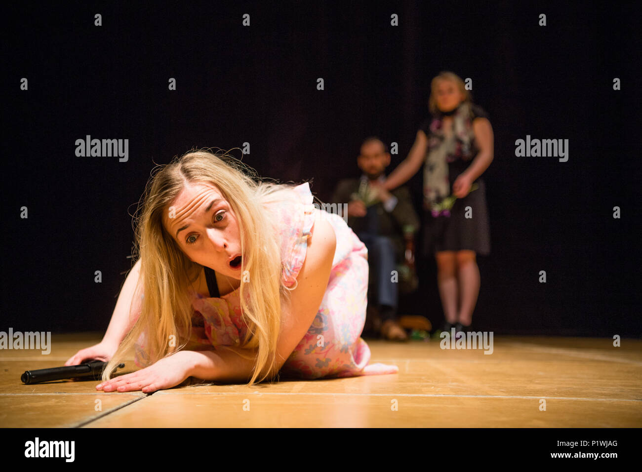 'Mad Ophelia': Amateur nicht-professionellen Schauspielern in einer Produktion von thew Klassische ' Thew Stockfotos & Thew Bilder - Alamy