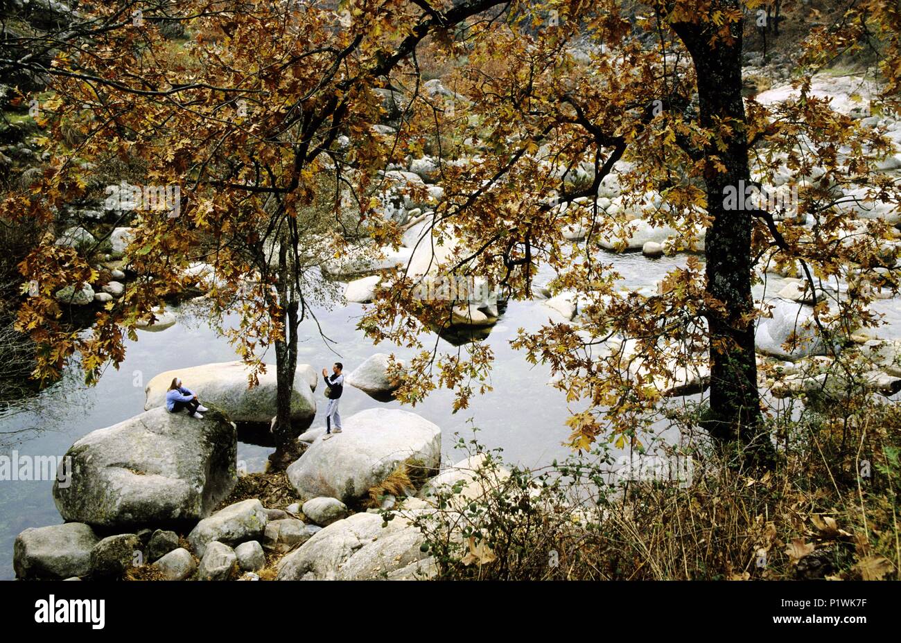 Valle del Jerte; paisaje otoñal en La Garganta de Los Infiernos'en la Reserva Natural homónima. Stockfoto