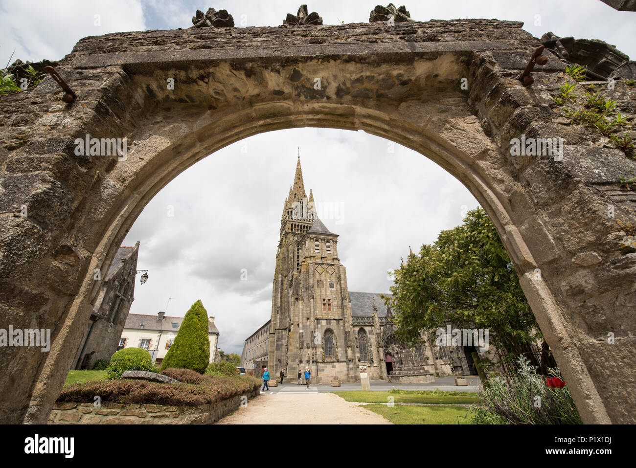Basilique Notre Dame, Le Folgoet, Finistère, Bretagne, Frankreich. Stockfoto