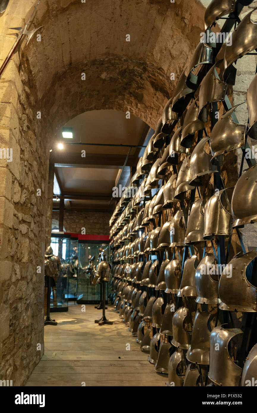 Armour armoury display Fotos und Bildmaterial in hoher Auflösung Alamy