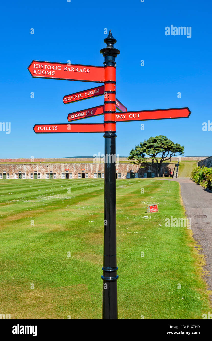 FORT GEORGE INVERNESS SCHOTTLAND WEGWEISER innerhalb des Forts Stockfoto