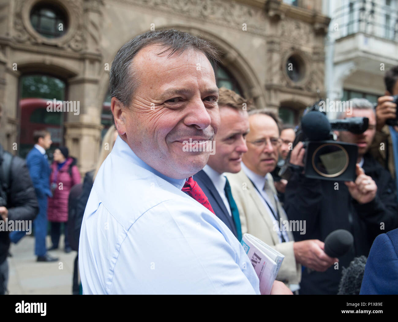 Chief UKIP Spender und EU-Chef, Arron Banken verlassen, kommt vor den Digitalen, Kultur, Medien und Sport wählen Sie Ausschuss zu erscheinen Stockfoto