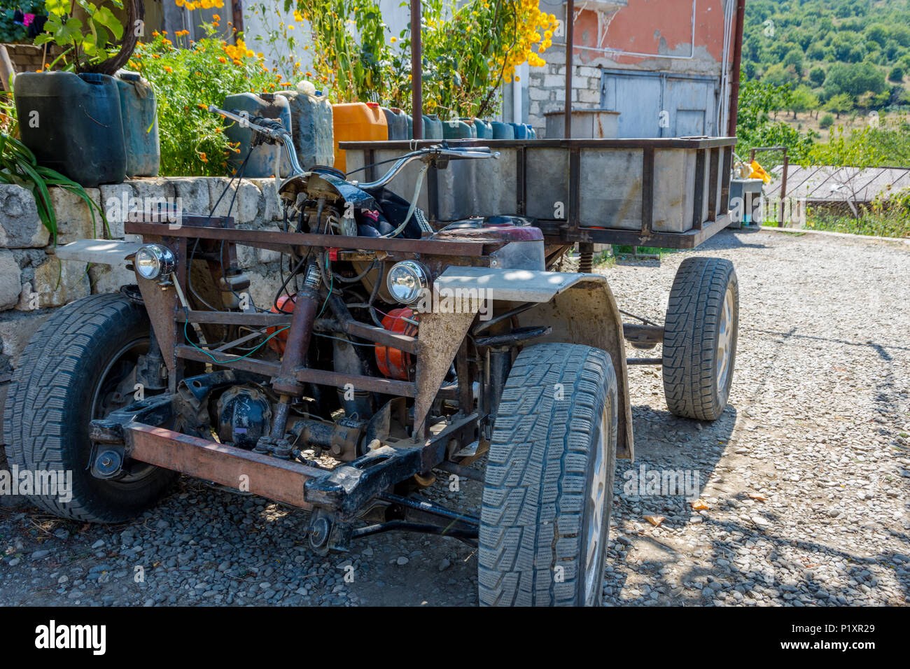 Mini Traktor, hausgemachte 4 Rad, Haus und Hof, Bergkarabach, Republik Arzach Stockfoto