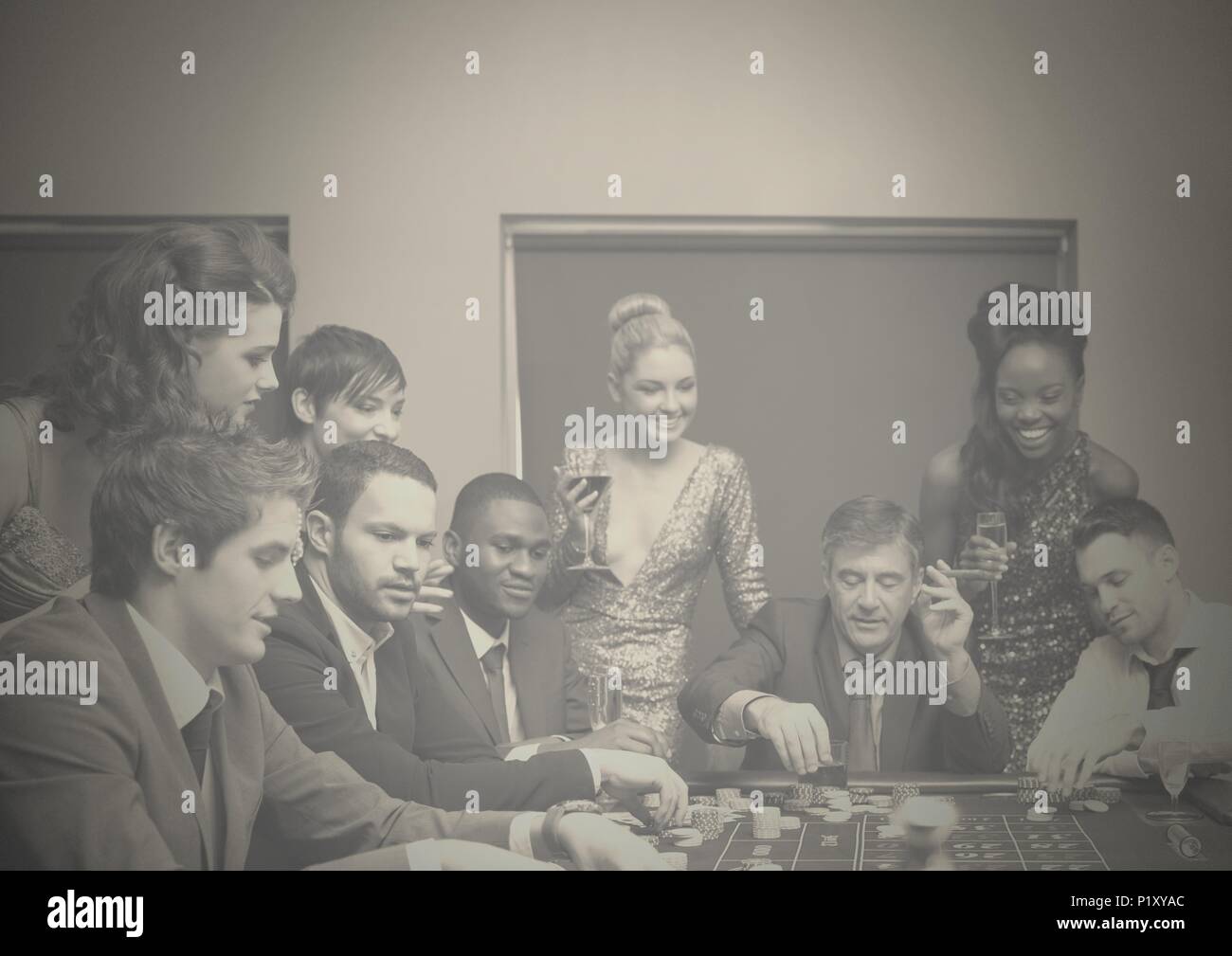 Gruppe von Menschen im Casino Stockfoto