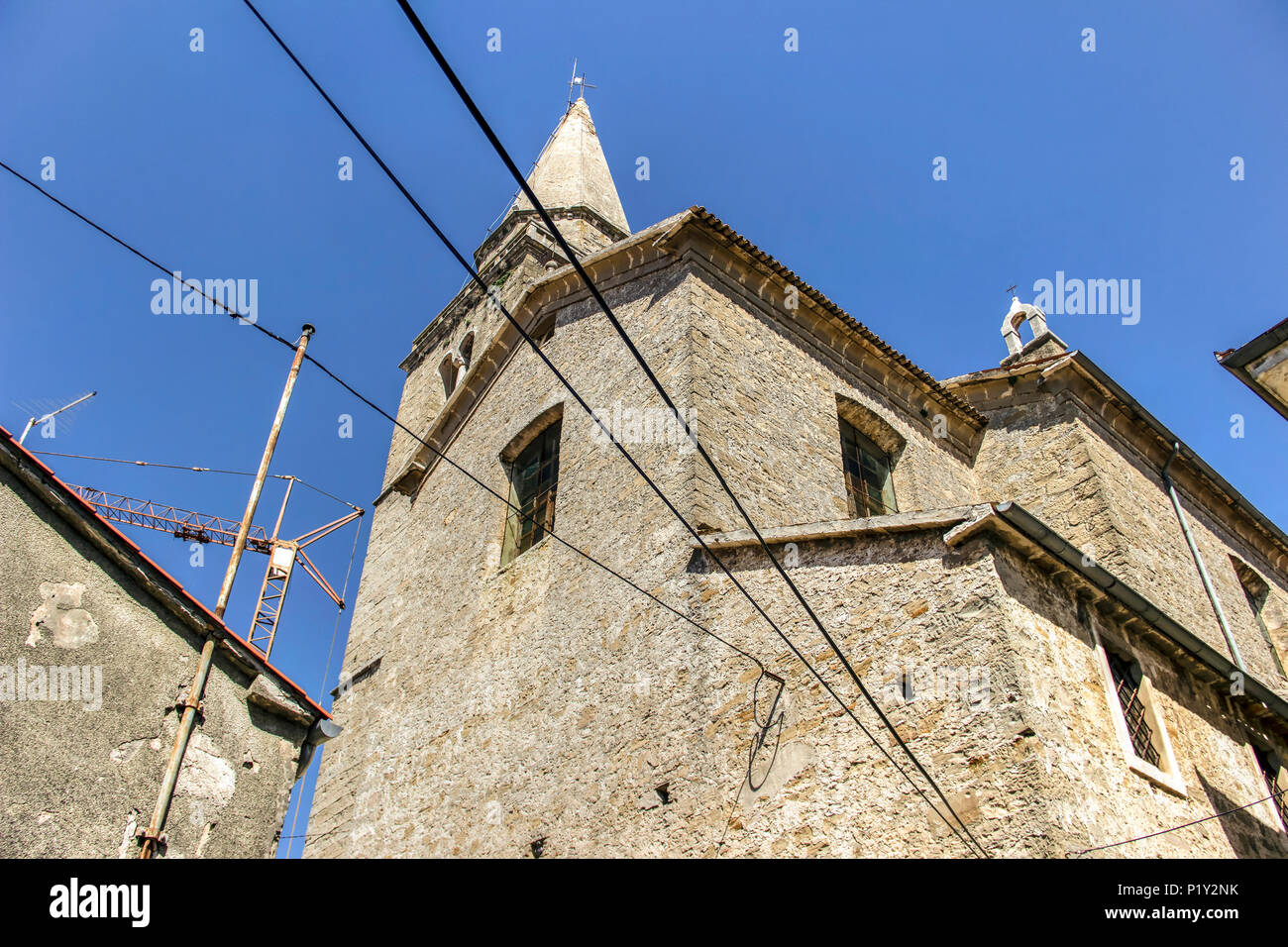 Istrien, Kroatien - Die Pfarrkirche des Heiligen Vitus, Modestus und Crescentia in der mittelalterlichen Stadt Grisignana auch bekannt als Medulin Stockfoto