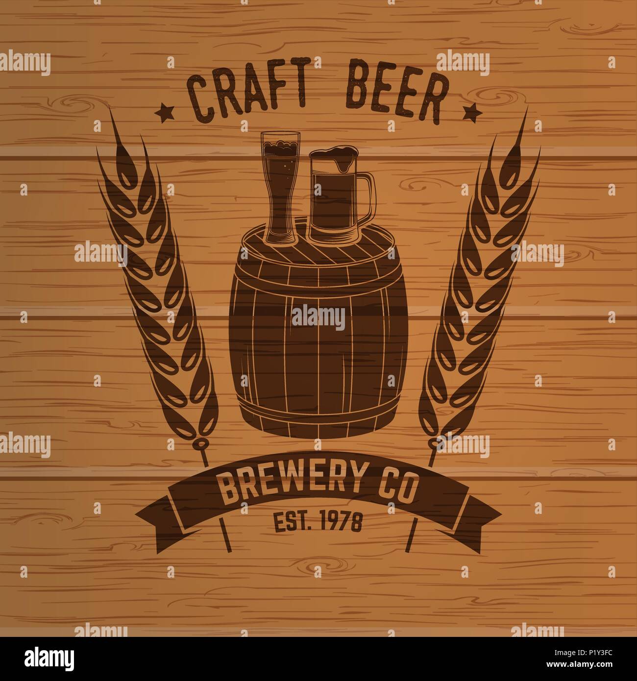 Handwerk Bier Abzeichen. Vector Illustration. Vintage Design für eine Bar, ein Pub und ein Restaurant. Fotorealistische Holz graviert Handwerk Bier Design. Stock Vektor