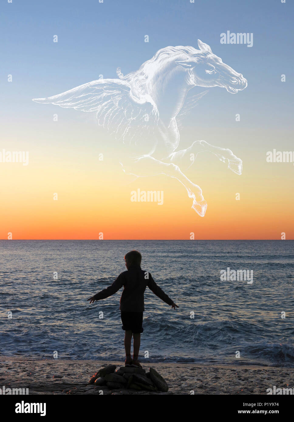 Charente Maritime. Ile de Re. Der Leuchtturm Wale. Ein Junge von 8 Jahren scheint vor dem geflügelten Pferd Pegasus zu fliegen. Stockfoto Charente Maritime. Ile de Re. Der Leuchtturm Wale. Ein Junge von 8 Jahren scheint vor dem geflügelten Pferd Pegasus zu fliegen. Stockfoto