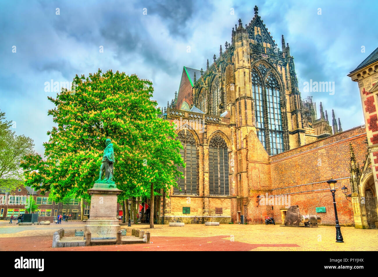 Statue von Jan van Nassau und St. Martin Dom in Utrecht, Niederlande Stockfoto