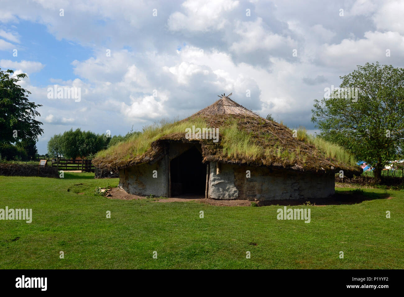 Eisen alter Hut auf Flag Fen Archäologie Park, Peterborough, Cambridgeshire, Großbritannien Stockfoto