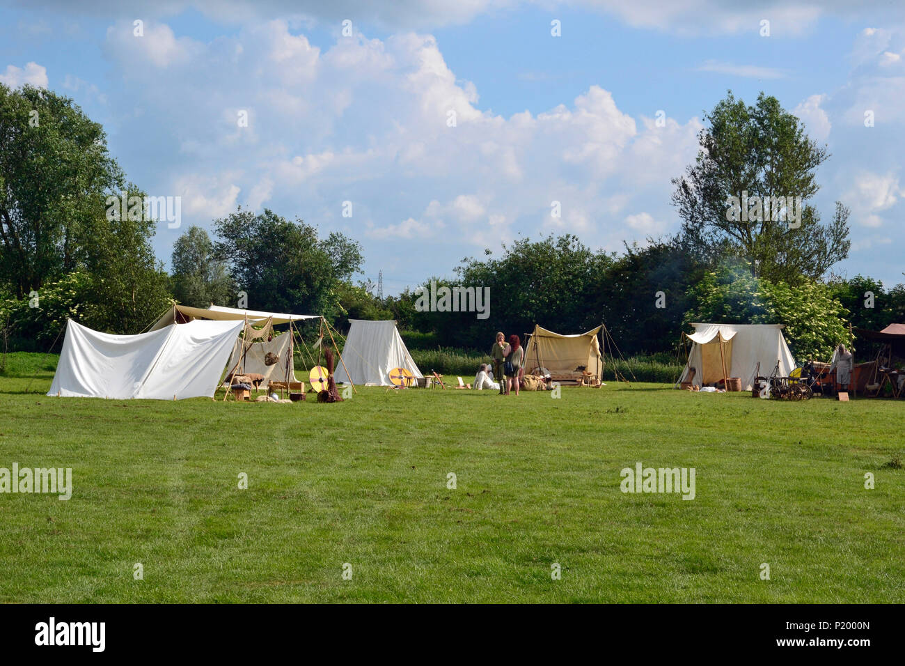 Flag Fen Archäologie Park - Haus eines prähistorischen Holz- Causeway. Die angelsächsischen Re-enactment Veranstaltung, Peterborough, Cambridgeshire, England, Großbritannien Stockfoto