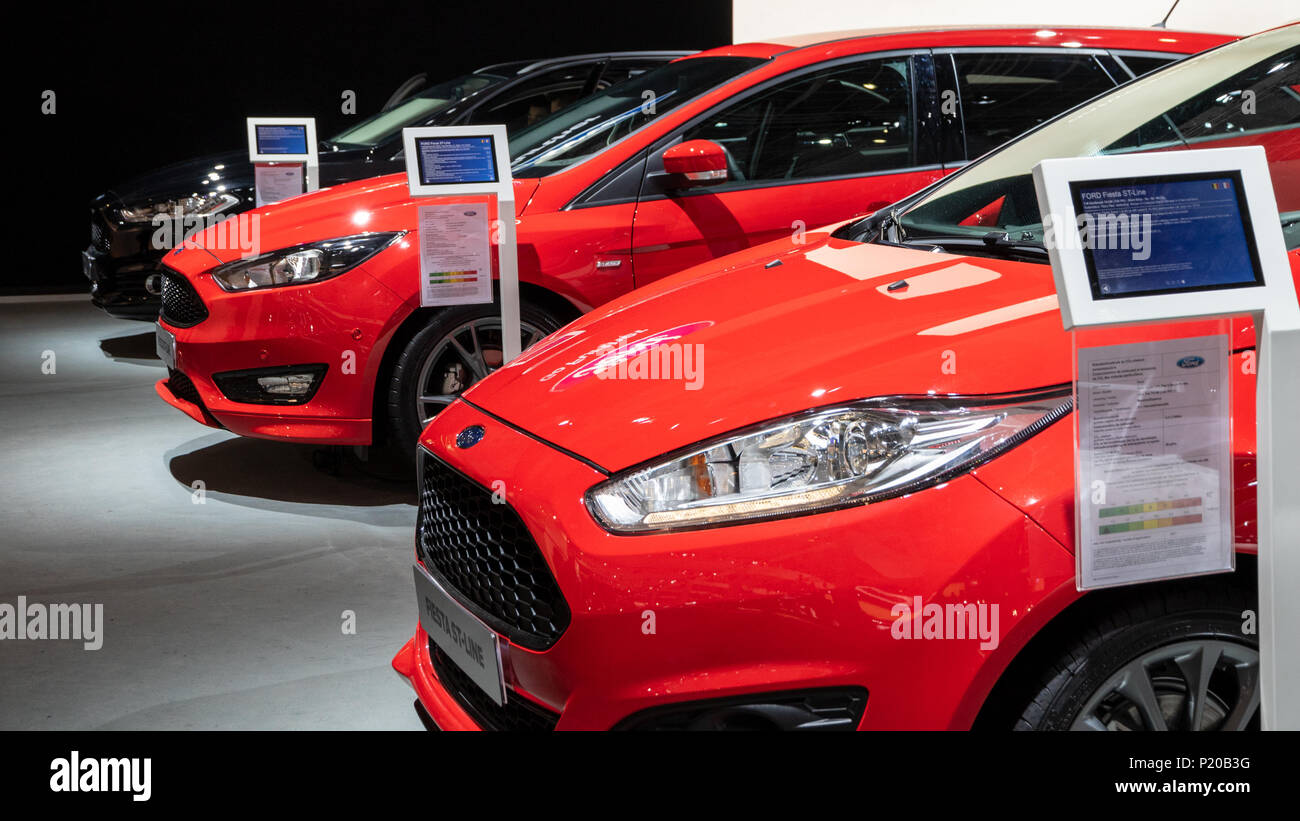 Brüssel - 19. Januar 2017: Zeile von Ford Neuwagen auf dem Display an der Motor Show in Brüssel. Stockfoto