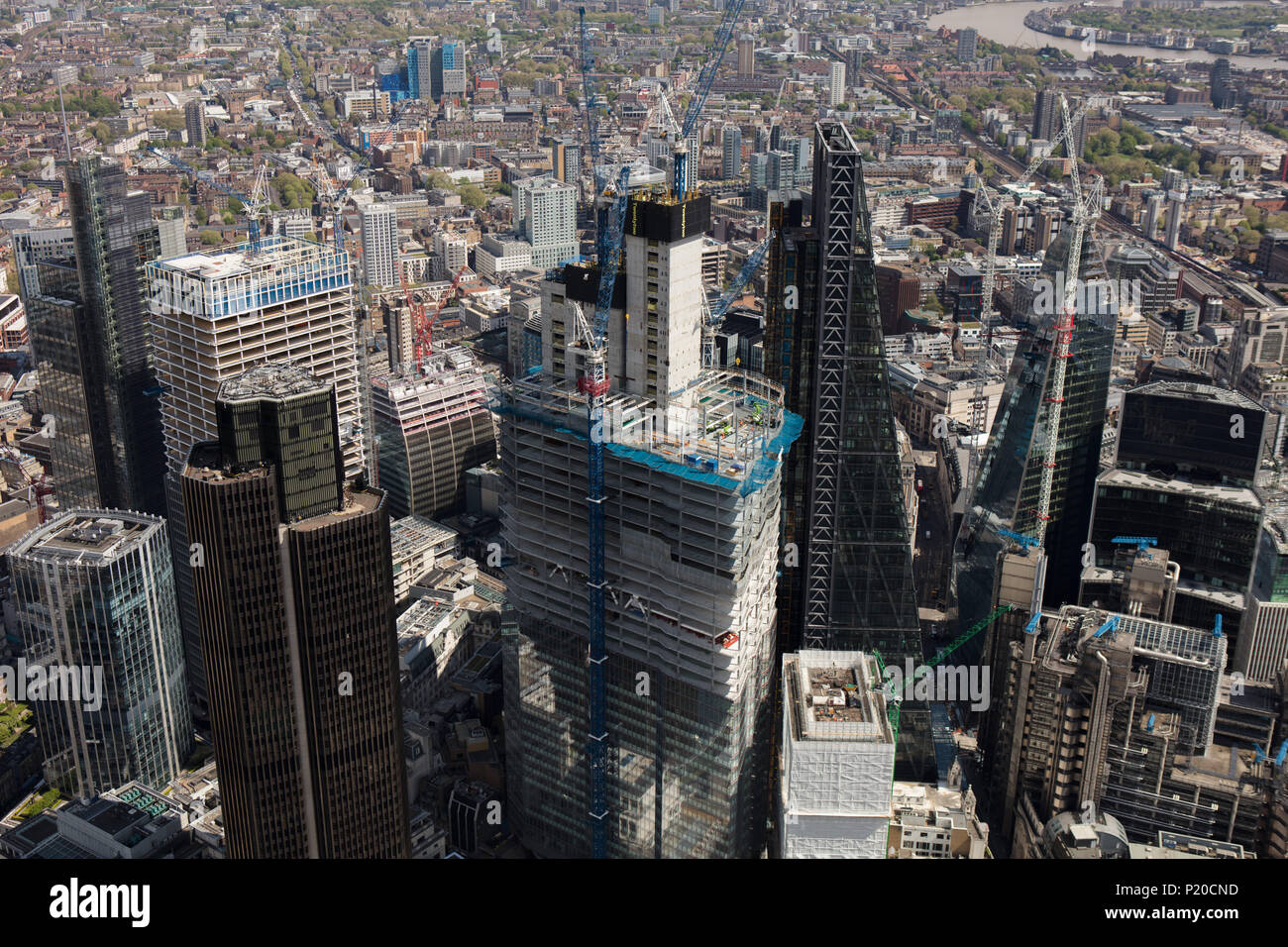 Eine dramatische low-level Luftaufnahme der Stadt London Stockfoto