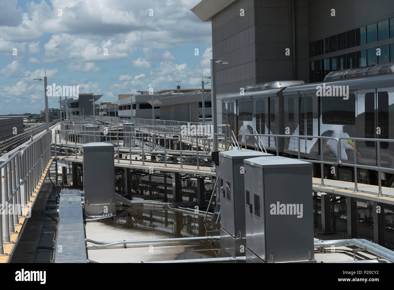Zum Internationalen Flughafen Tampa, Florida, USA. 2018. Die skyconnect Zug zwischen Terminal, Parkplatz und Mietwagen. Stockfoto