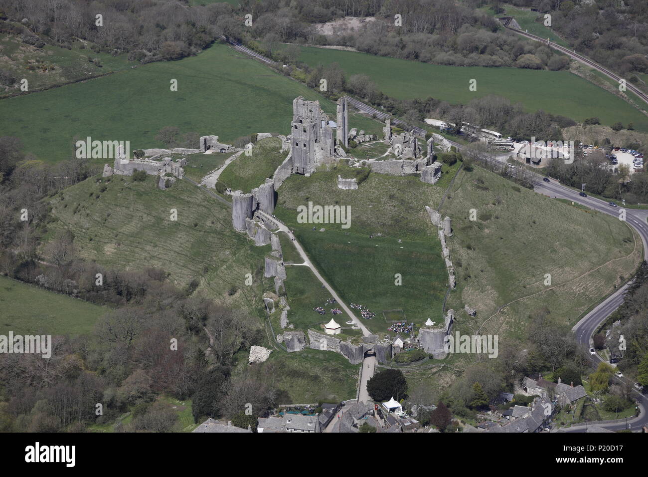 Eine Luftaufnahme von Corfe Castle, in der Nähe von Wareham, Dorset Stockfoto