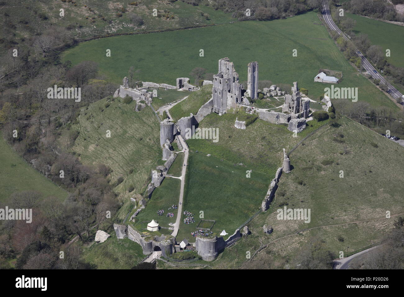 Eine Luftaufnahme von Corfe Castle, in der Nähe von Wareham, Dorset Stockfoto