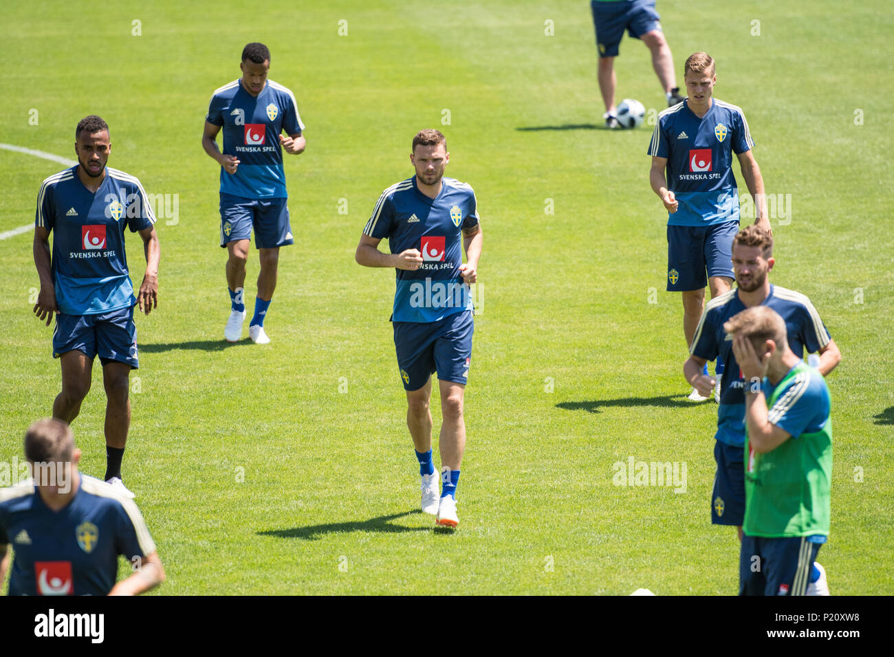 13 Juni 2018 Gelendschik Russland Fussball Weltmeisterschaft Training Der Schwedischen Nationalmannschaft Schwedische Spieler Isaac Kiese Thelin L R Martin Olsson Marcus Berg Viktor Claesson Und Marcus Rohden Wahrend Einer Trainingseinheit