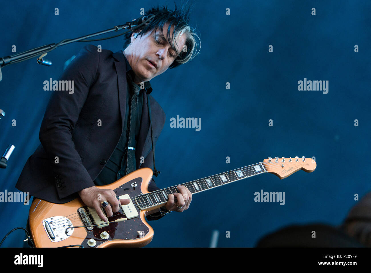 Norwegen, Bergen - Juni 12., 2018. Die US-amerikanische Rockband Queens of the Stone Age führt ein Live Konzert während der norwegischen Musik Festival Bergenfest 2018 in Bergen. Hier Gitarrist Troy Van Leeuwen ist live auf der Bühne gesehen. (Foto: Gonzales Foto - Jarle H. Moe). Credit: Gonzales Foto/Alamy leben Nachrichten Stockfoto