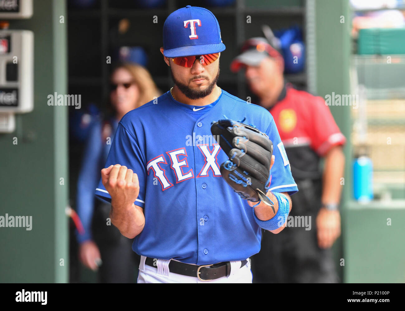 10.Juni 2018: Texas Rangers dritter Basisspieler Isiah Kiner-Falefa #9 Während eine MLB Spiel zwischen den Houston Astros und der Texas Rangers bei Globe Life Park in Arlington, TX Houston Texas 8-7 besiegte Albert Pena/CSM Stockfoto