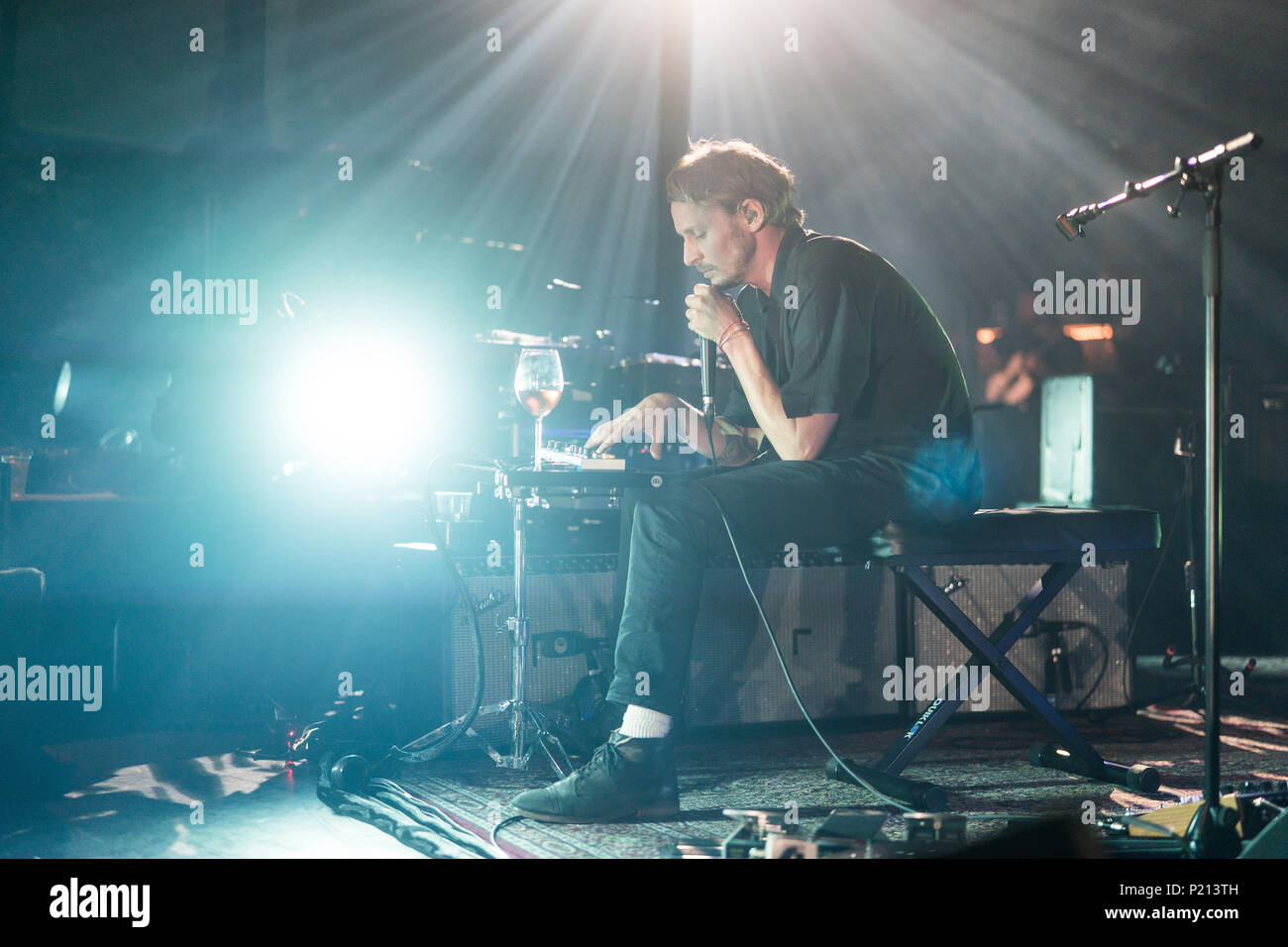 London, Großbritannien. 13. Juni 2018. Ben Howard live auf der Bühne des ausverkauften Hammersmith Apollo Eventim in London. Foto Datum: Mittwoch, 13. Juni 2018. Credit: Roger Garfield/Alamy leben Nachrichten Stockfoto